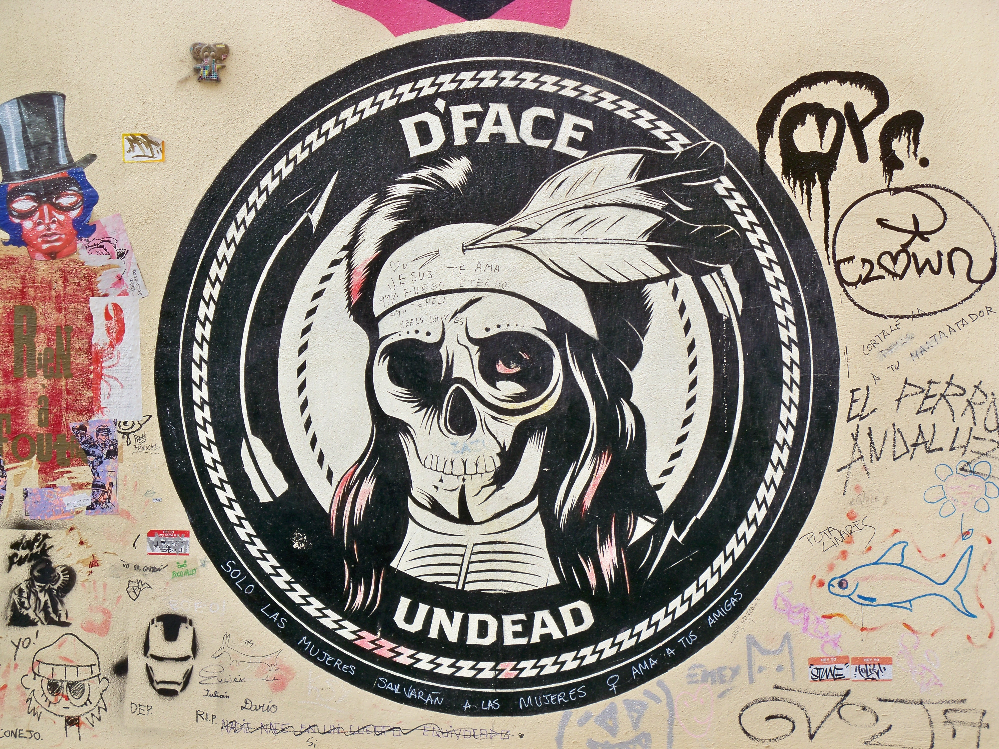 D*Face’s circular UNDEAD skull artwork on a wall in Calle Casas de Campos, Málaga, photographed in 2023.