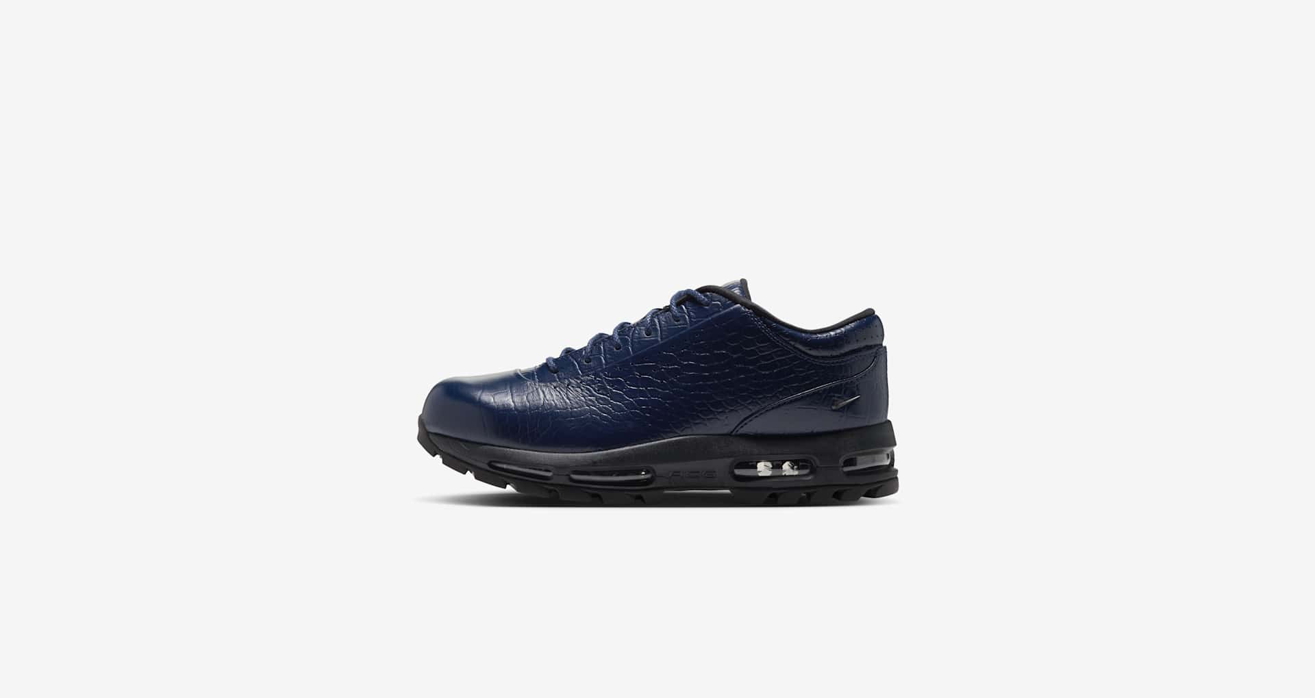 Nike Air Max Goadome Low in Midnight Navy leather